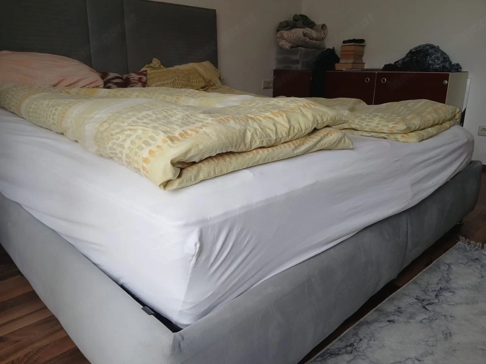 Bett mit Stauraum 