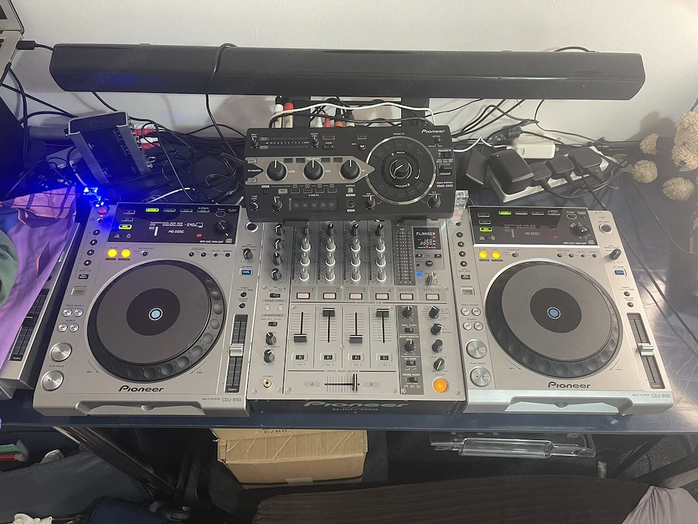 Pioneer DJM 700 Professional Dj Mixer 