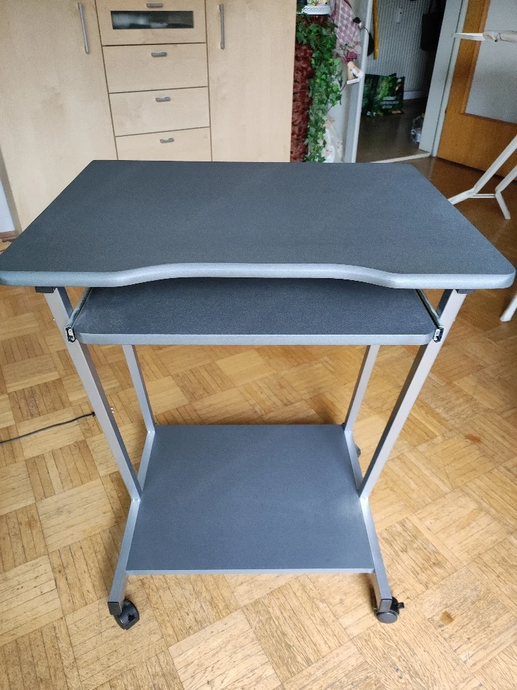 Schreibtisch auf Rollen 
