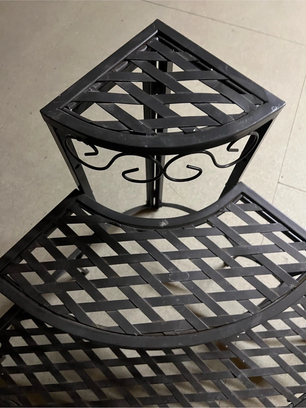 Metall-Etagere für Blumengestecke