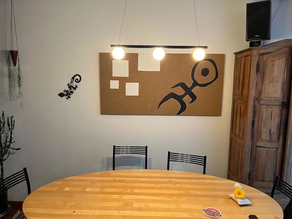 Ovaler Massivholz-Esstisch   Tischlerhandarbeit aus dem Bregenzerwald (90er)