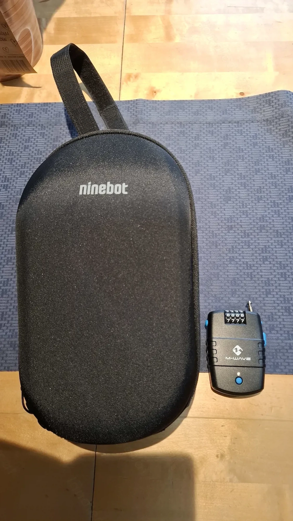 Tasche und Zahlenschloss für E-Scooter 