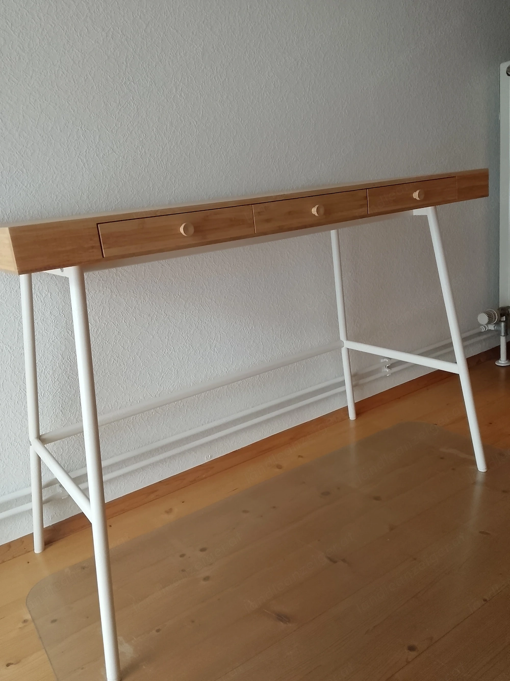 Schreibtisch