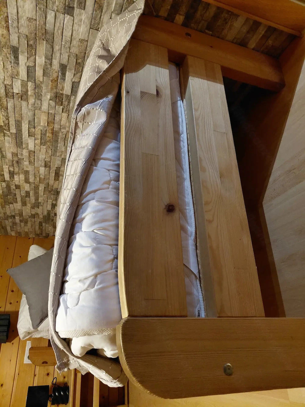 Rustikales Vollholzbett 90x200 cm 