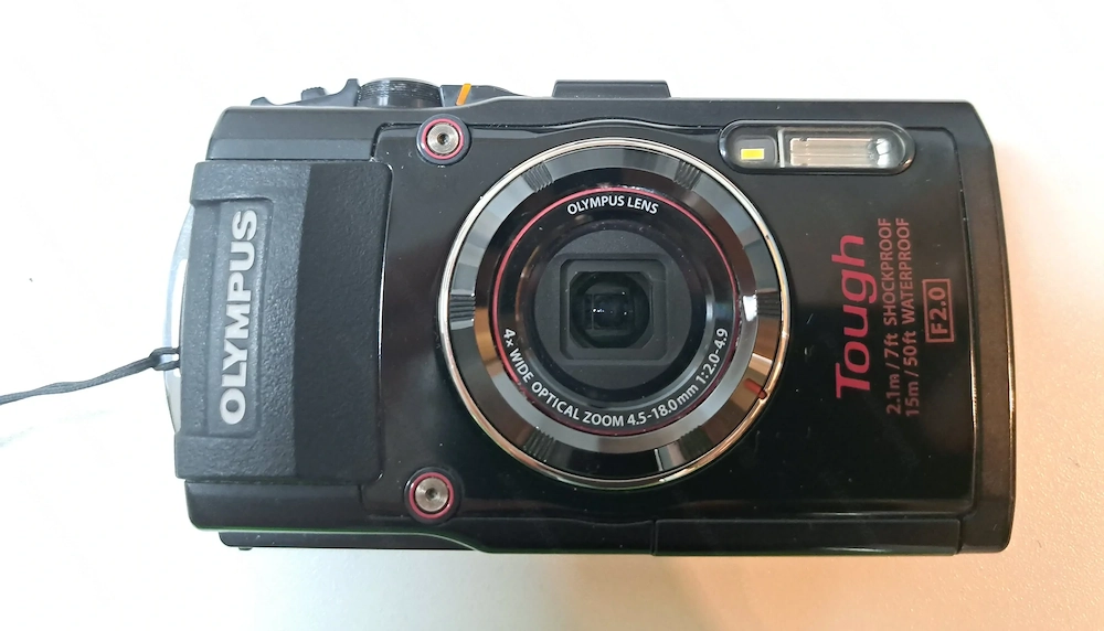 Olympus Stylus Tough TG-4 Outdoor-Kamera Set inkl. 32GB SD, Lowepro Tasche & Schwimmgurt OVP