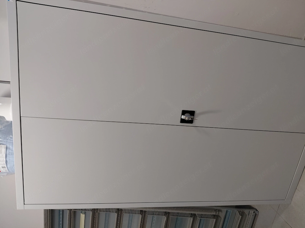Großer Spind, Großer Schrank abschließbar