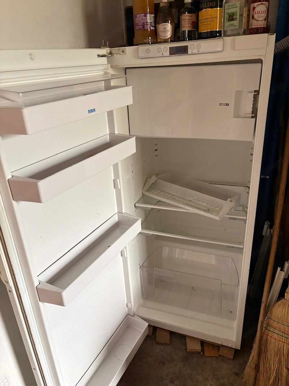 Sibir Einbau-Kühlschrank zu verkaufen