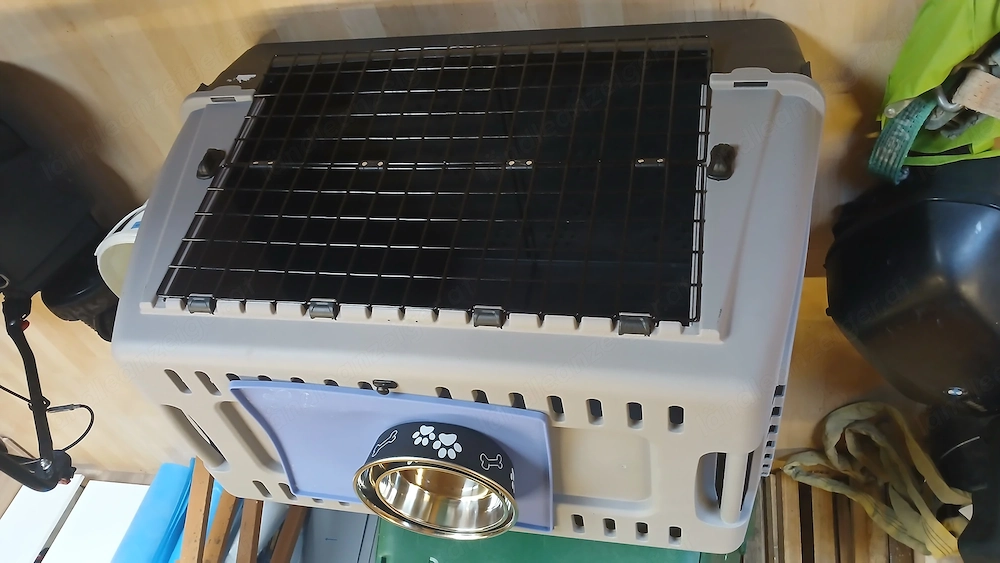 Hundebox mit 2 Fressnapf