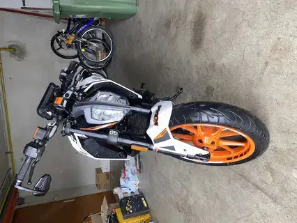 KTM 390 Duke gepflegt, unfall- und umfallfrei