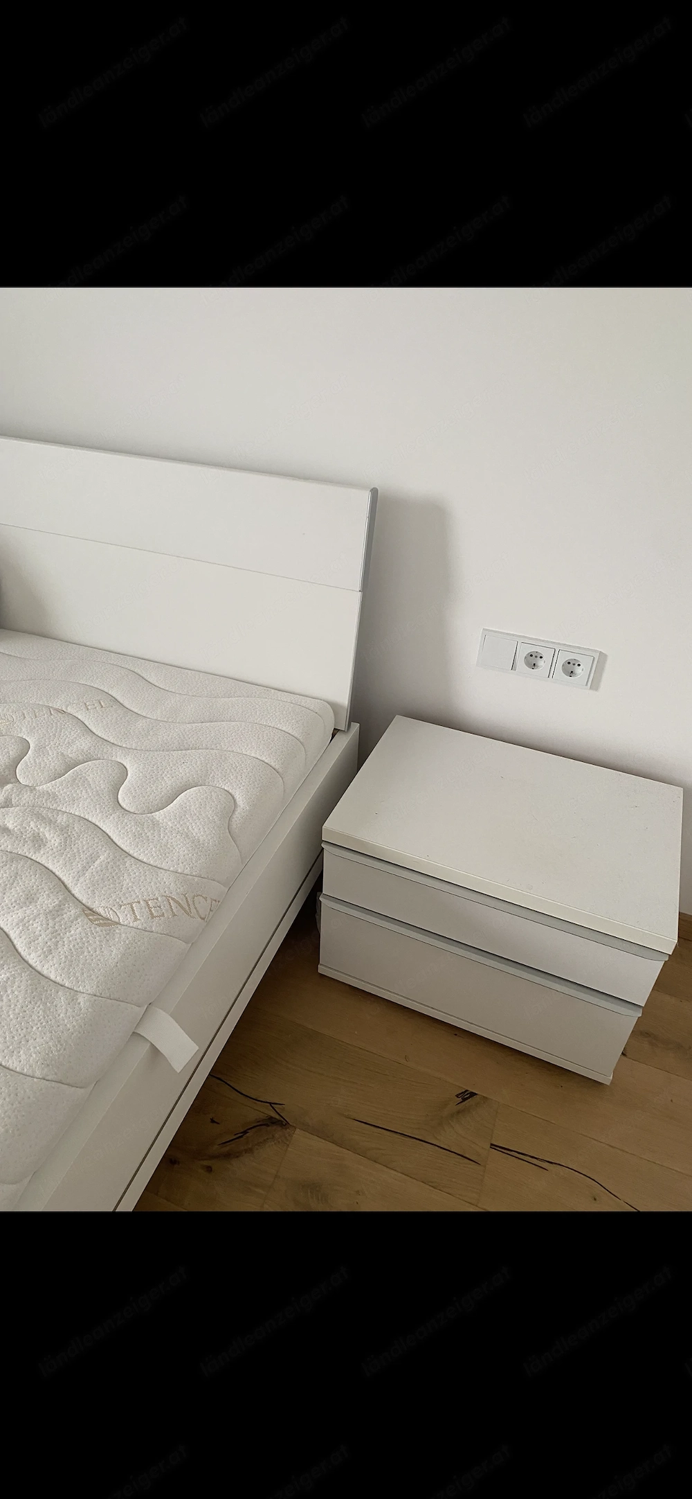 Bett 2x2m + 2 einzelne Matratzen inkl. 2 Nachtkästchen