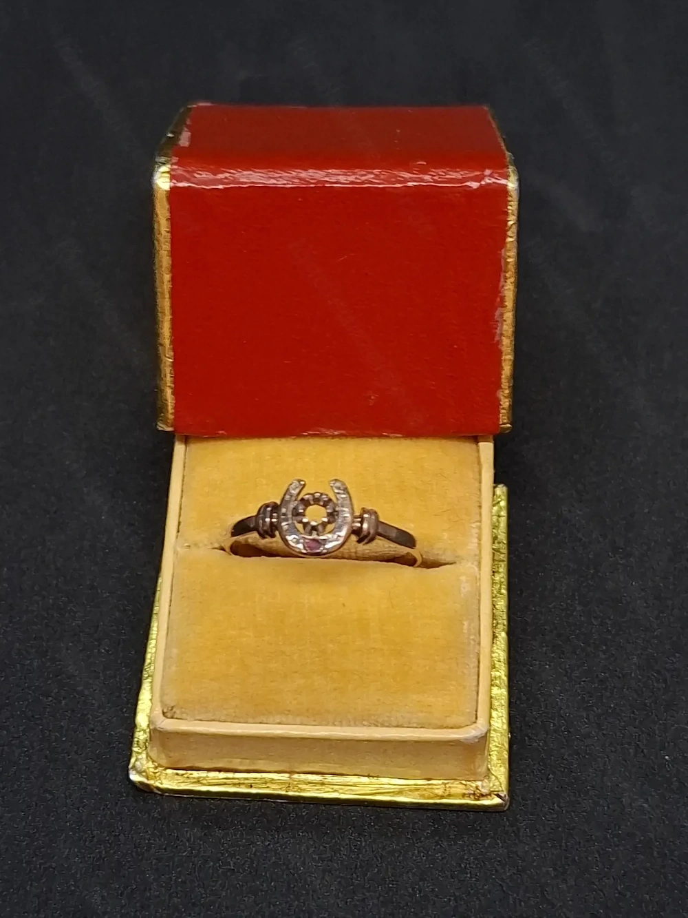 Antik Ring Glücksring 585 Gold Hufeisen Motiv