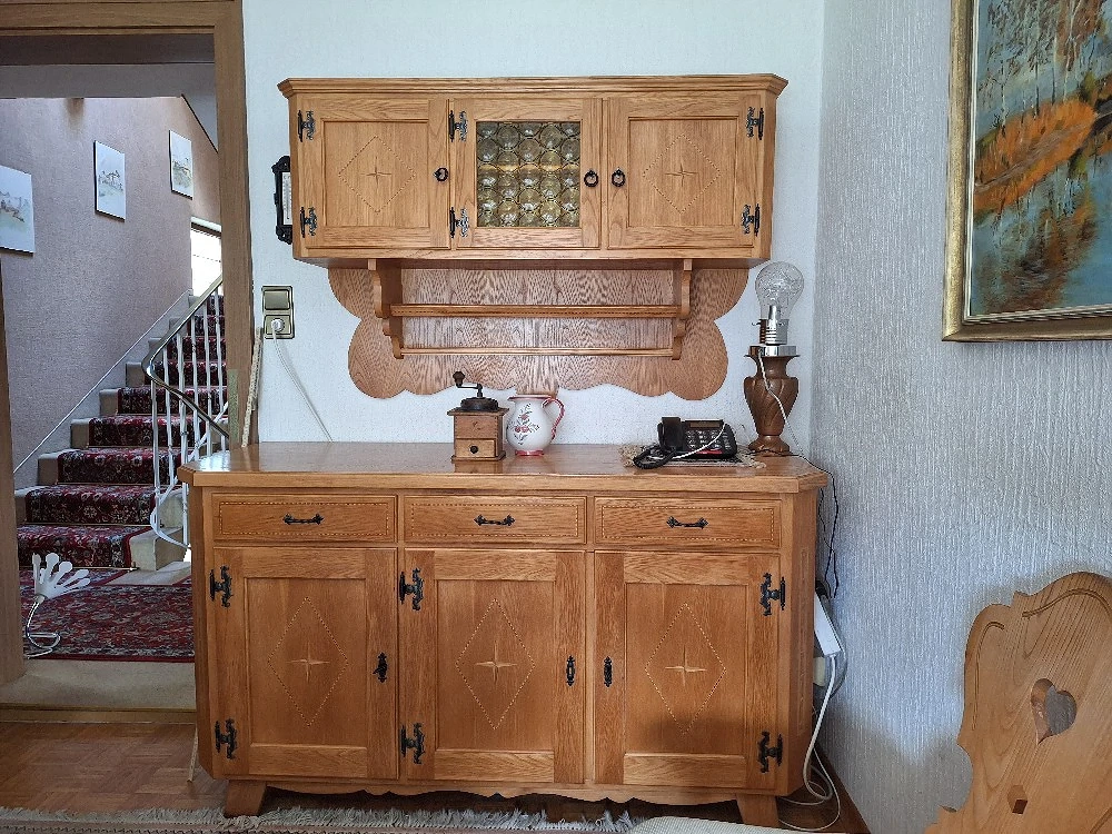 Komode mit Oberschrank