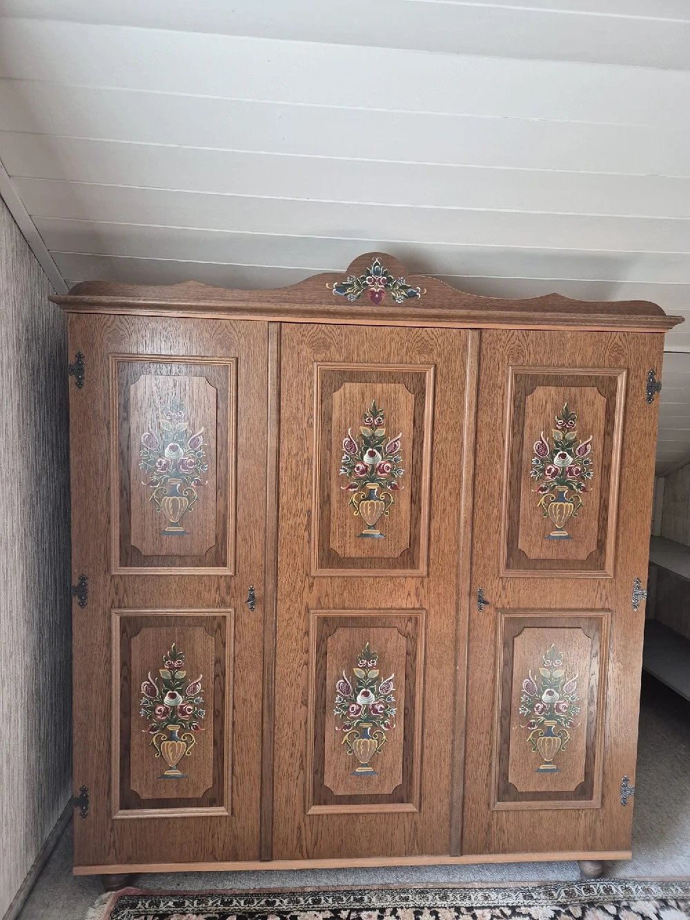 Schlafzimmerschrank mit Bauernmalerei