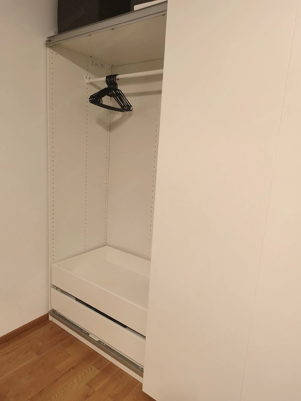Kleiderschrank 200x200 cm