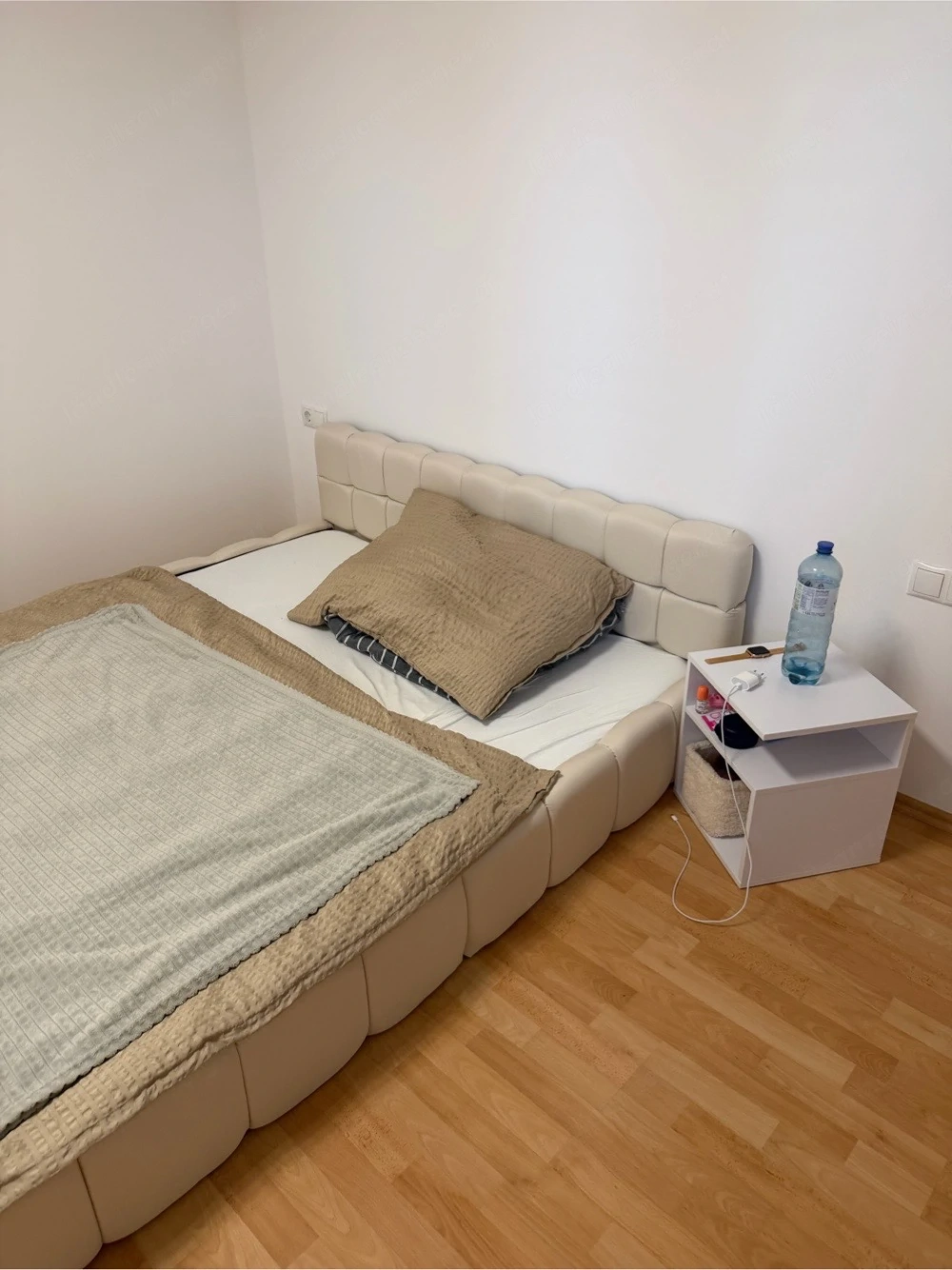 Bett mit Matratze 160x200