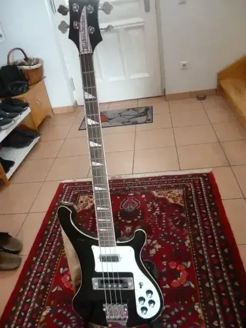 Career Bassgitarre  RIK400  Rickenbacker Nachbau, schwarz