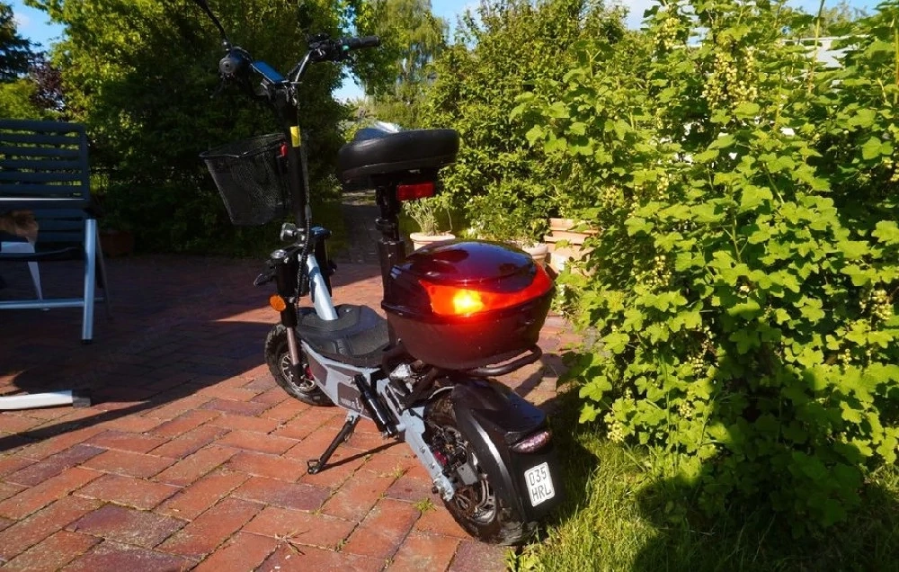 E-Scooter Eletroroller mit Sitz Wandler L E