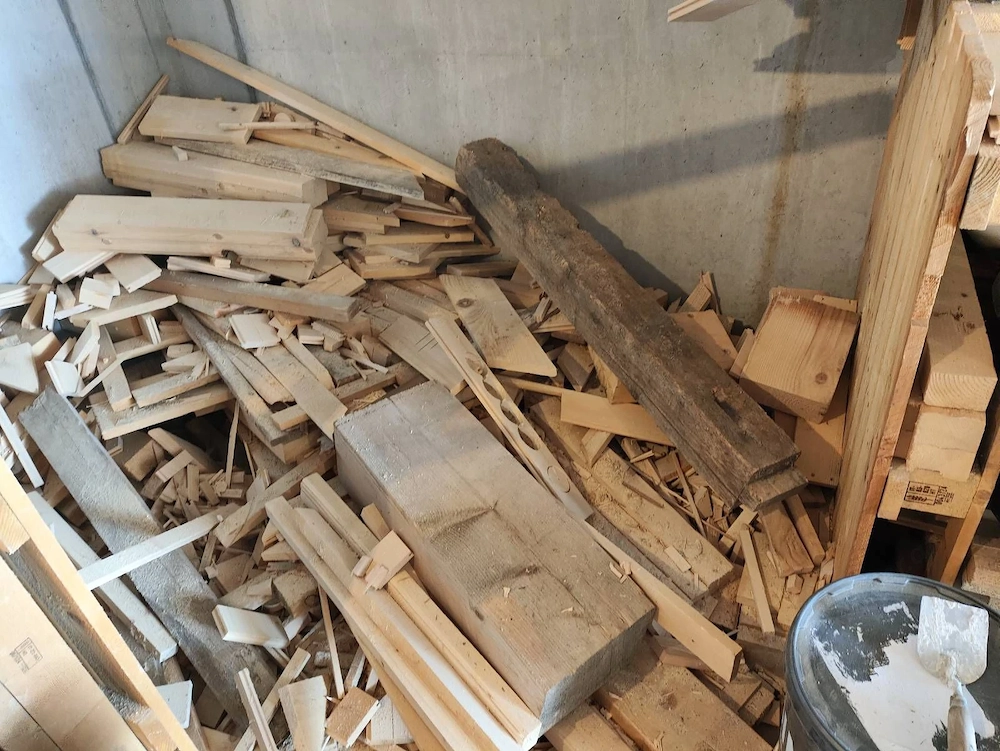 Altholz Brennholz trocken, Balkenstücke, Schnittreste