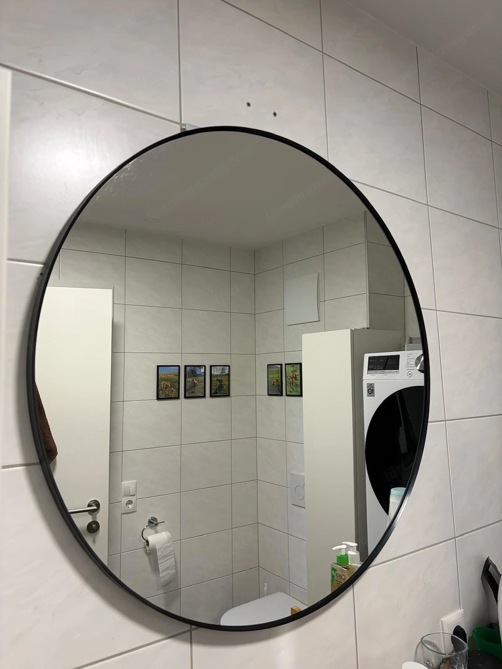 Badezimmerspiegel in schwarz, rund