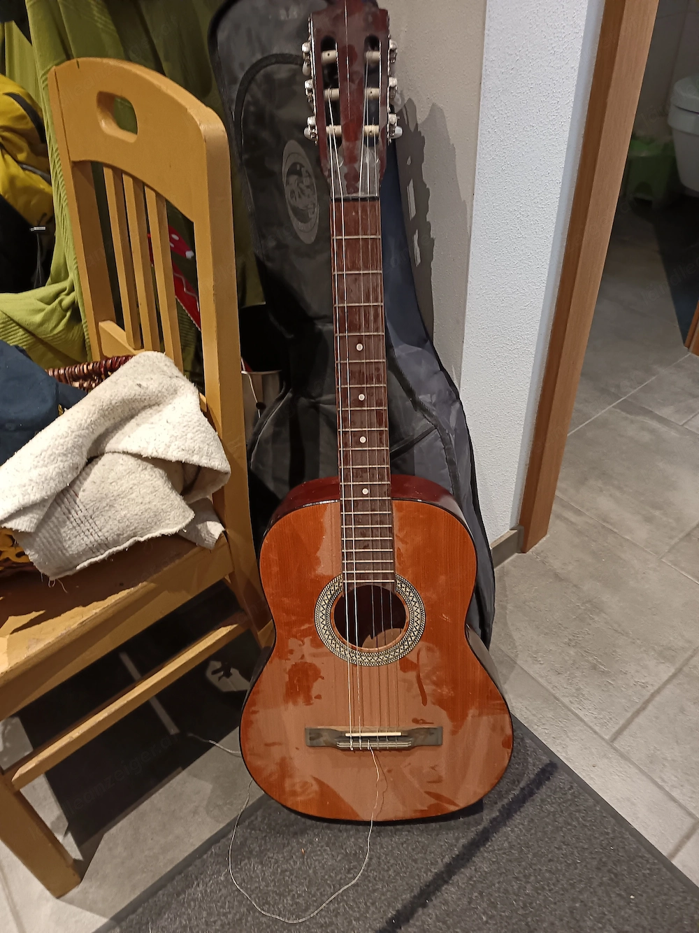 Gitarre zu verschenken