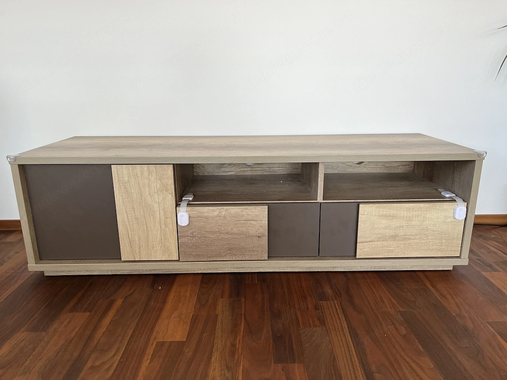 TV-Schrank mit Stauraum