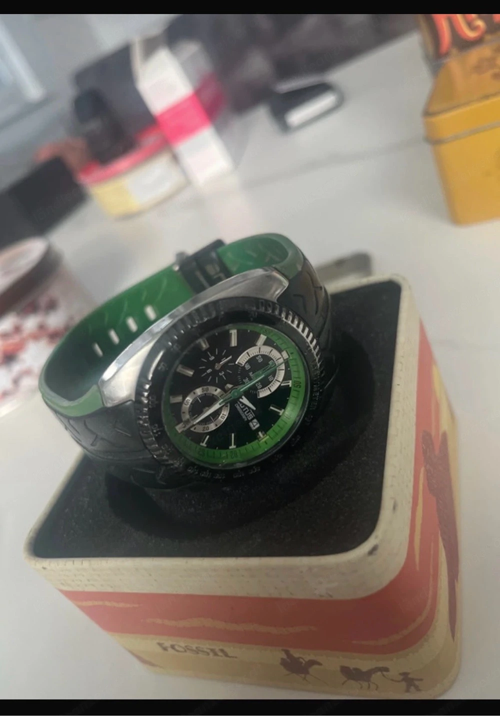 Lotus Uhr 