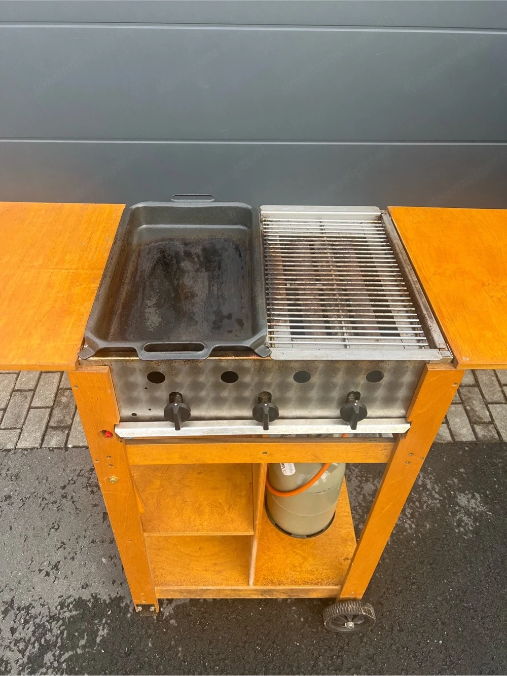Gasgrill mit selfmade Gestell