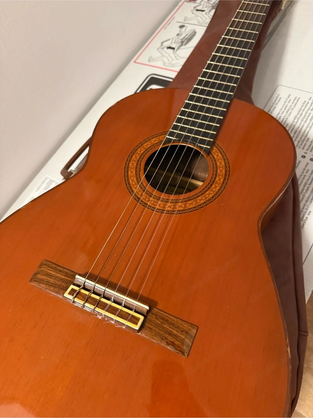 Gitarre zu verschenken