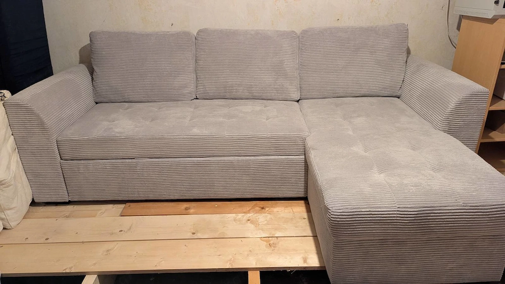 Top Zustand: Modernes Cord-Ecksofa in Hellgrau mit Schlaffunktion   1 Jahr alt, kaum benutzt