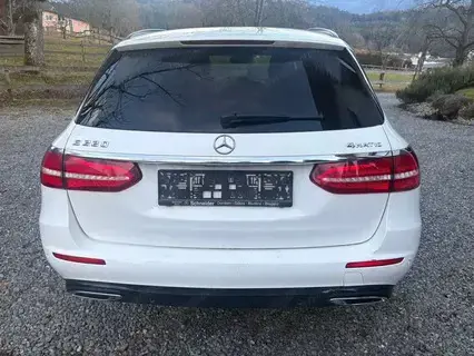 Mercedes E220d 4matic Allrad mit Erstzulassung 26-12-2017 AHK Kombi