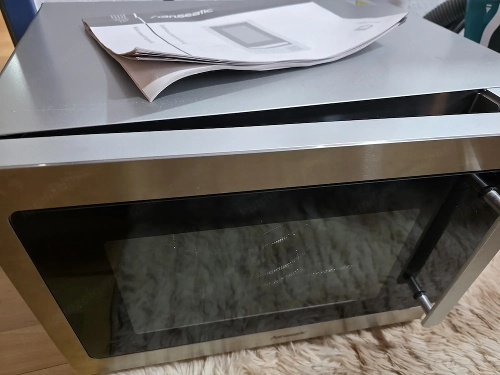 Mikrowelle im sehr guten Zustand, fast neu