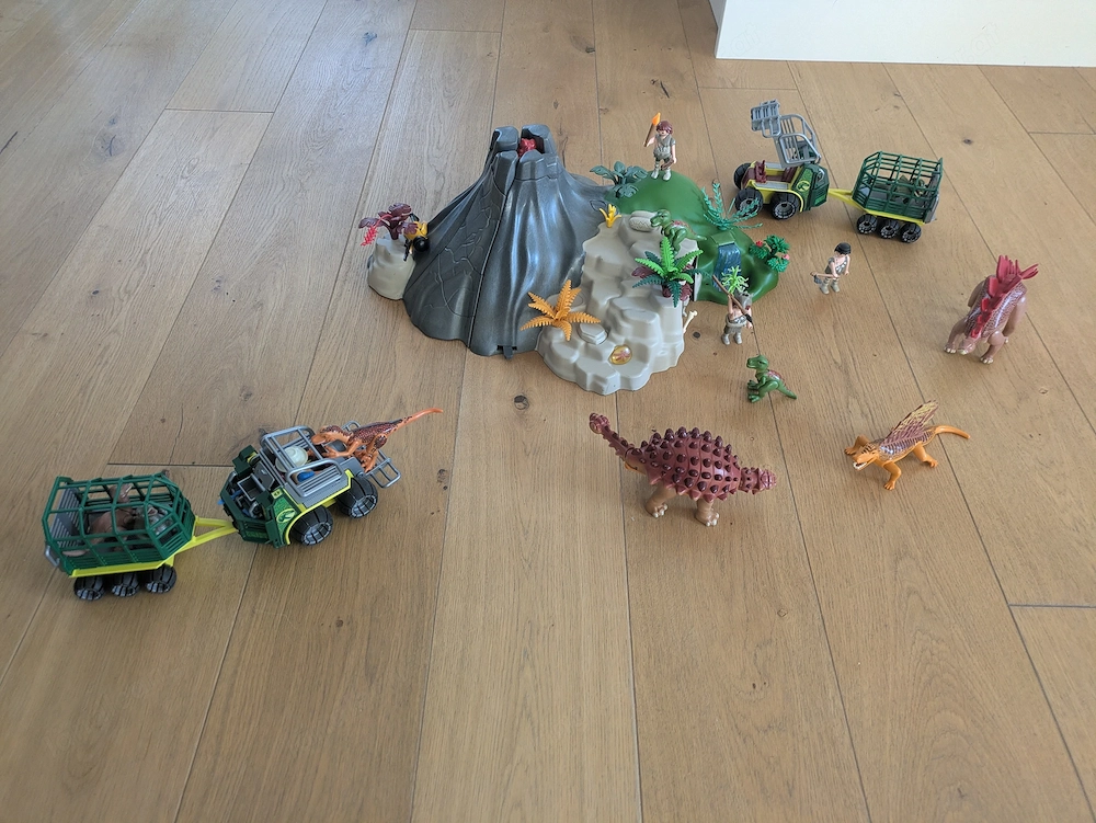 Playmobil Dinosortiment inkl. Vulkan und Fahrzeug