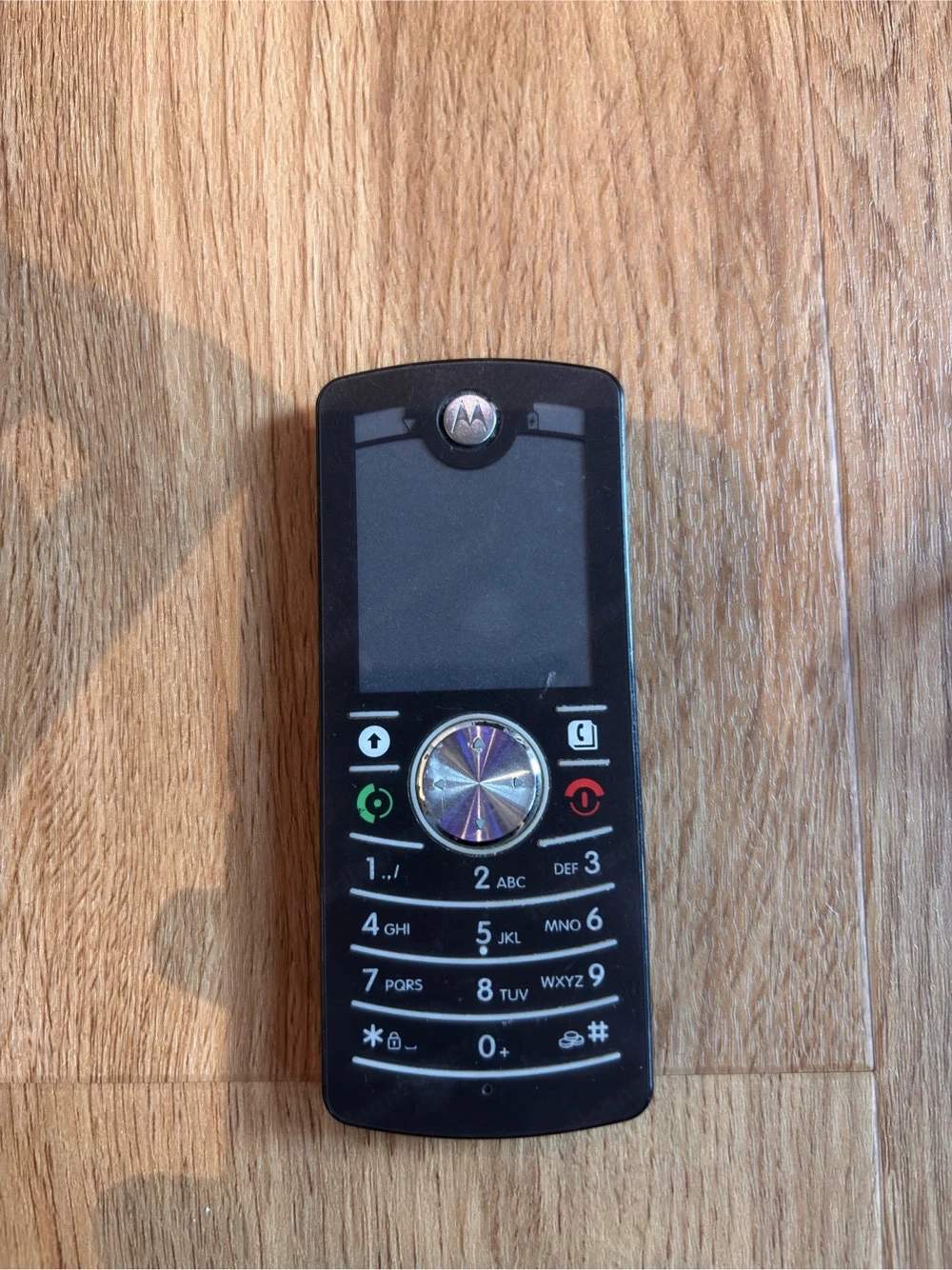 Motorola Motofone F3 - Ultraflaches Retro-Handy - E-Ink Display - inkl. Ladekabel