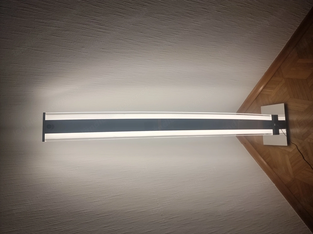 Hochwertige Stehlampe