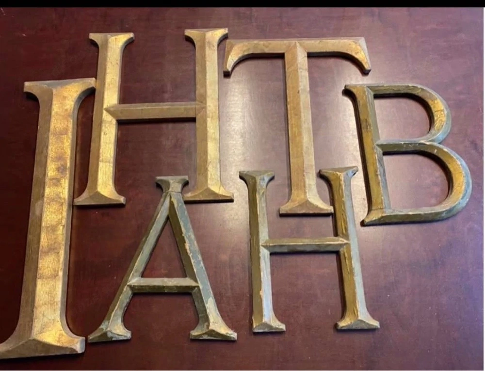 Vintage Design Holzbuchstaben gold