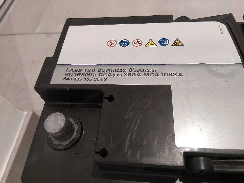 Varta AGM Batterie 12V 95Ah neuwertig