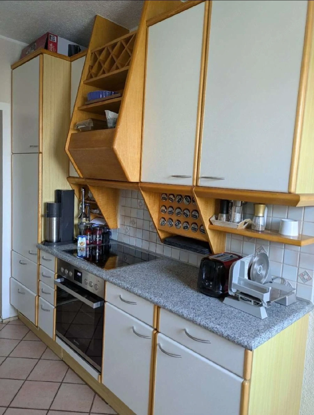 Küchenblock ohne Geräte und Abwasch