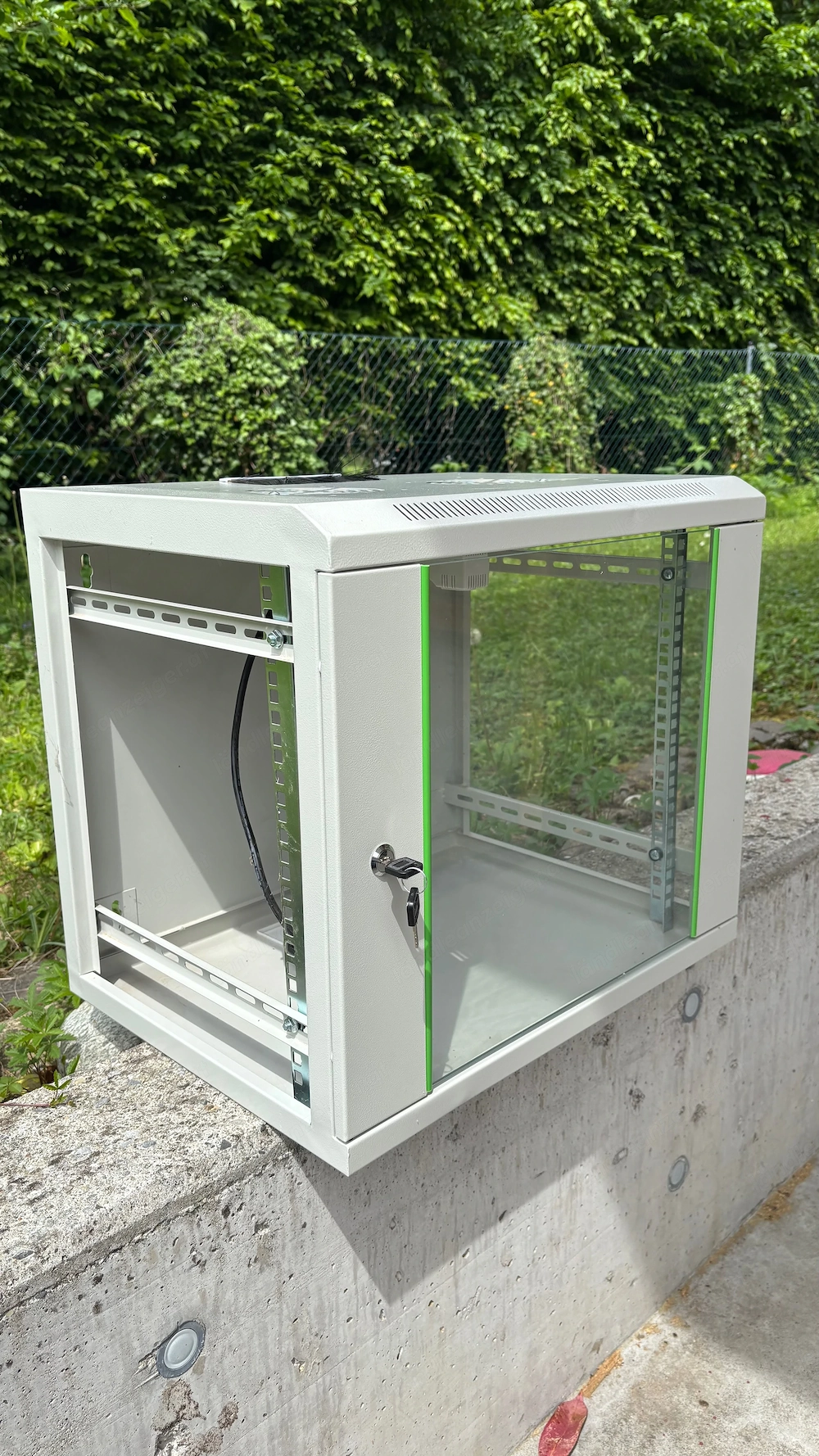 Netzwerk-Wandverteiler   Server-Rack