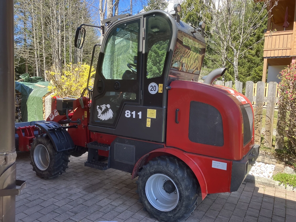 Hoflader Grizzly 811
