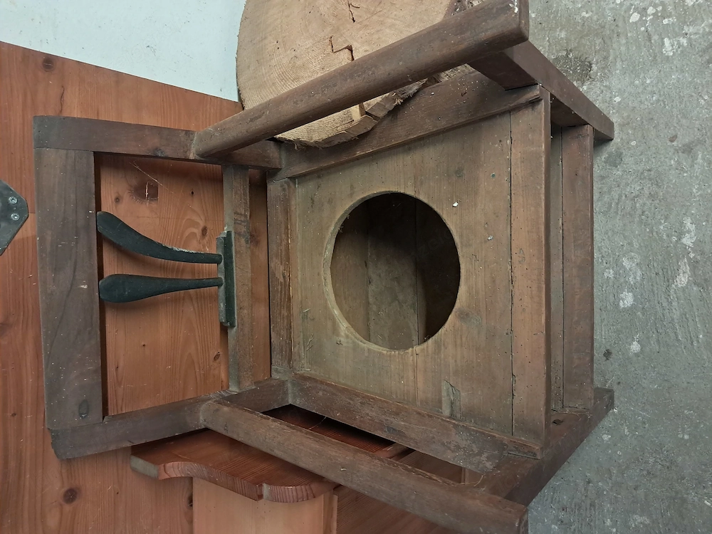 Antiker Nachtstuhl   Toilettenstuhl aus Holz   Origineller Blumenhocker