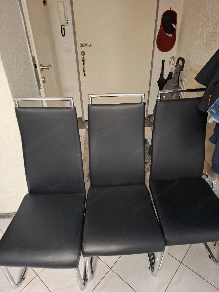 3 Stühle zu verschenken