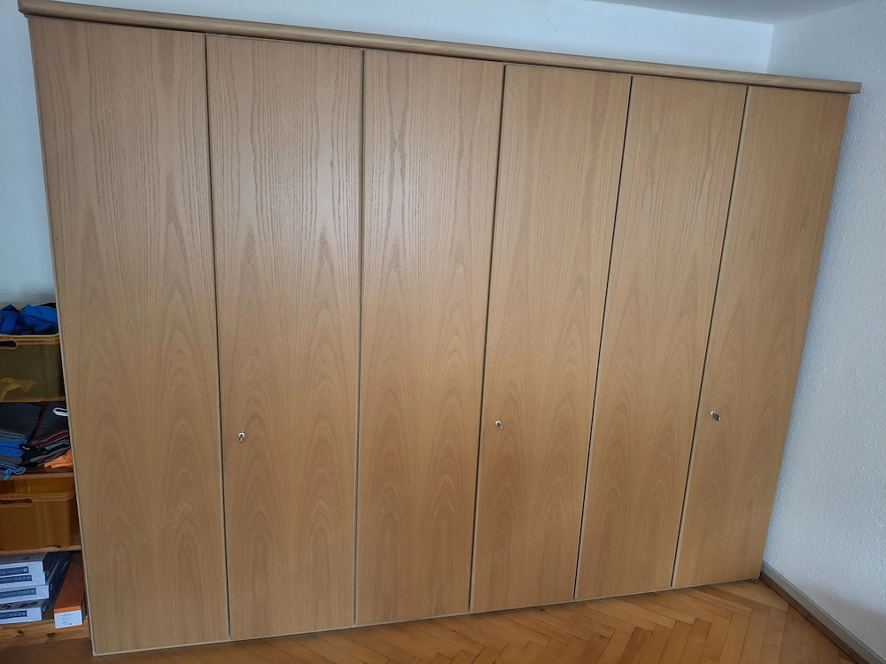 Kleiderkasten 3 Türig !