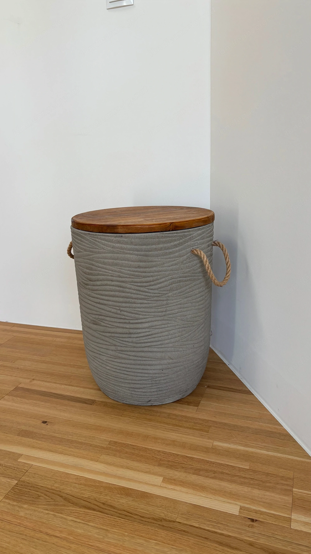Deko-Hocker   Beistelltisch mit Stauraum   Beton & Holz