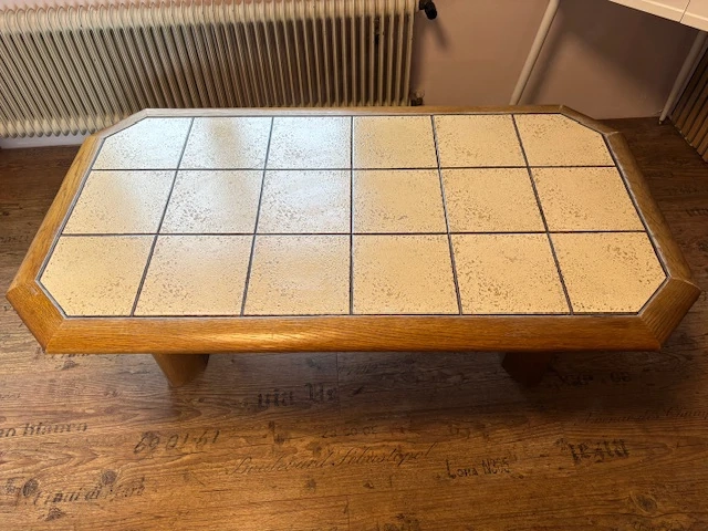 Wohnzimmertisch mit Flieseneinlagen zu Verkaufen