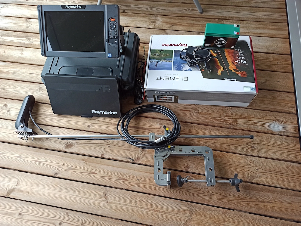 Echolot Raymarine 12 + Hv-100 Geber + Geberstange+ Koffer 