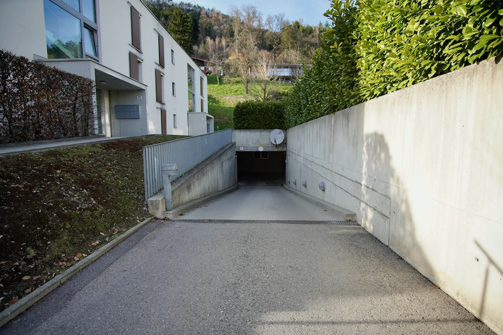 Tiefgaragenplatz zu vermieten   Egelseestraße 90, Feldkirch-Tosters  Beschreibung: