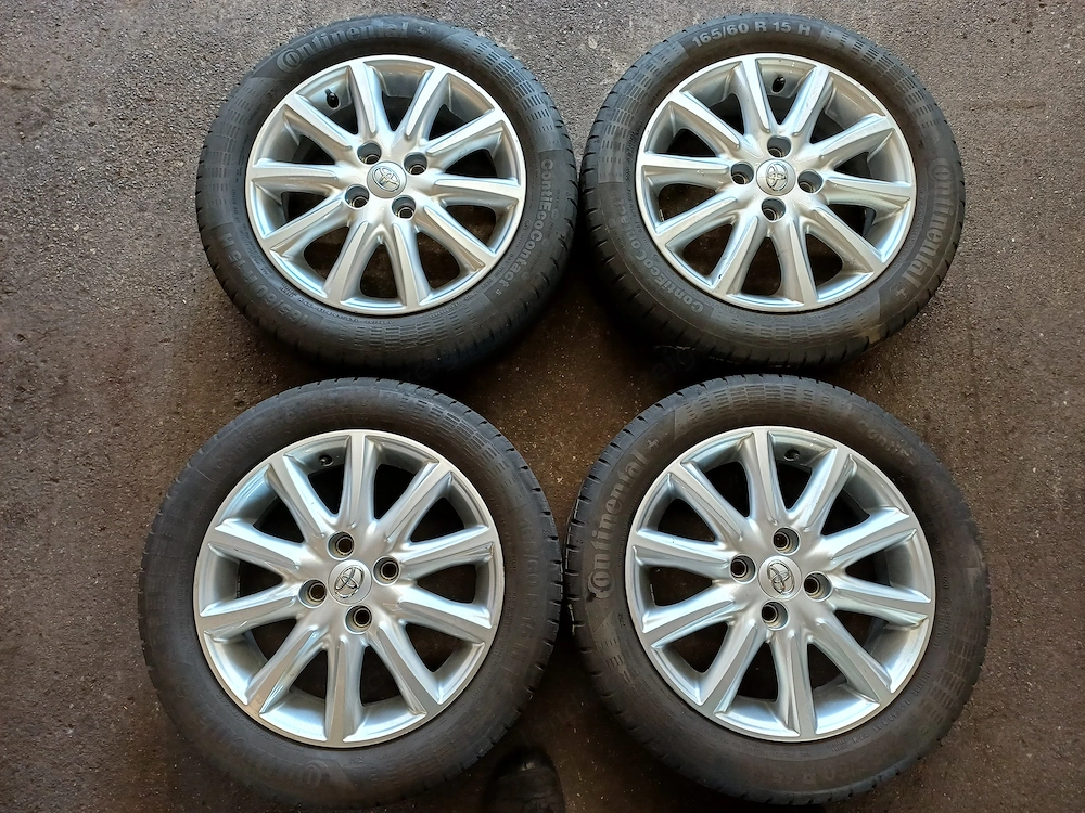 Toyota Aygo Original Alu Komplettsatz Sommer 