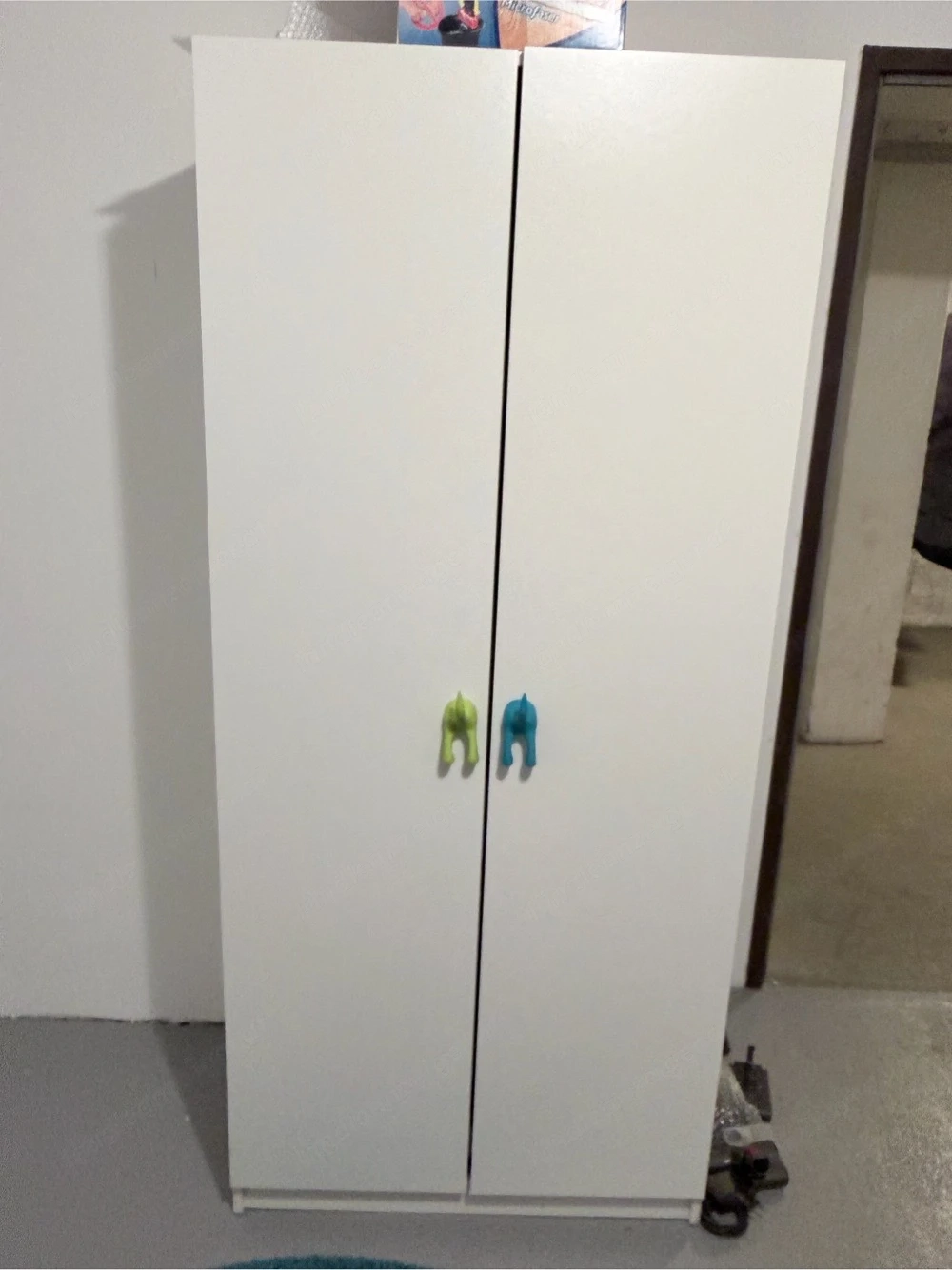 Neuwertiger Kleiderschrank weiß