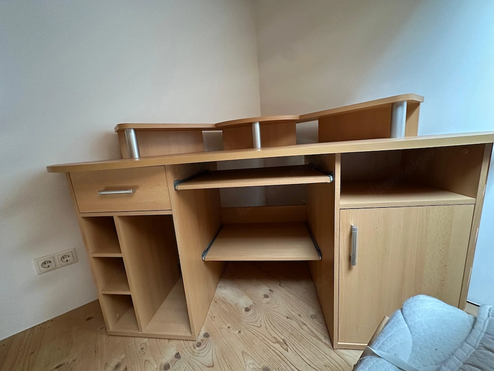Schreibtisch 