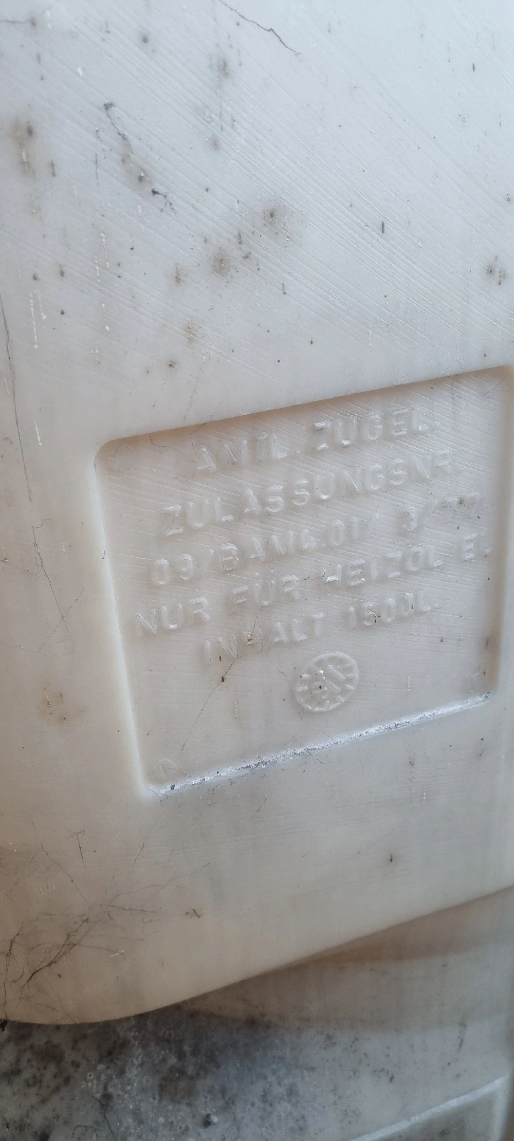 2x öltank aus kunstoff 